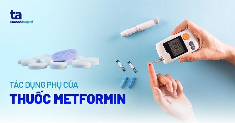 Hình ảnh một người bệnh đang thăm khám bác sĩ, biểu thị tầm quan trọng của việc kiểm tra sức khỏe định kỳ và trao đổi thông tin khi dùng metformin stella 1000mg la thuoc gi