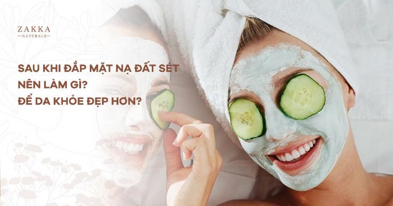 Rửa mặt sau khi đắp mặt nạ đất sét