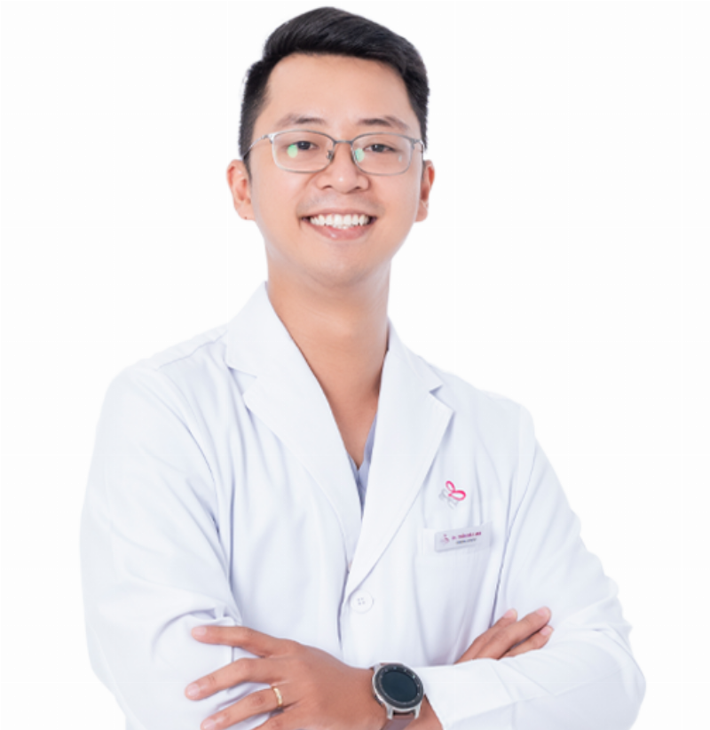 Bác sĩ nha khoa Bảo Anh tư vấn bệnh nhân
