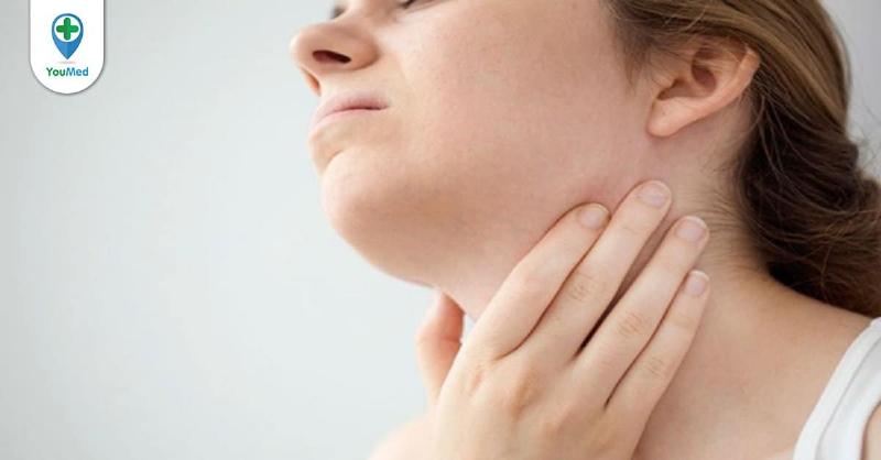 Triệu chứng kèm theo nổi hạch ở xương quai hàm trái