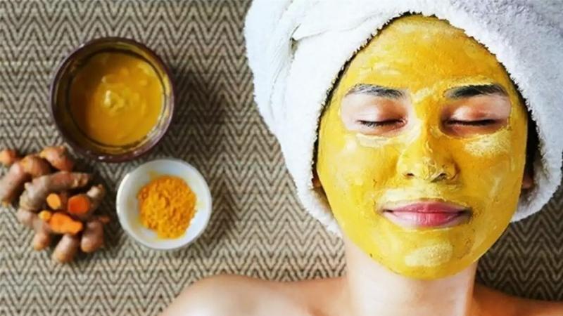 Sử dụng mặt nạ nghệ cho da mụn