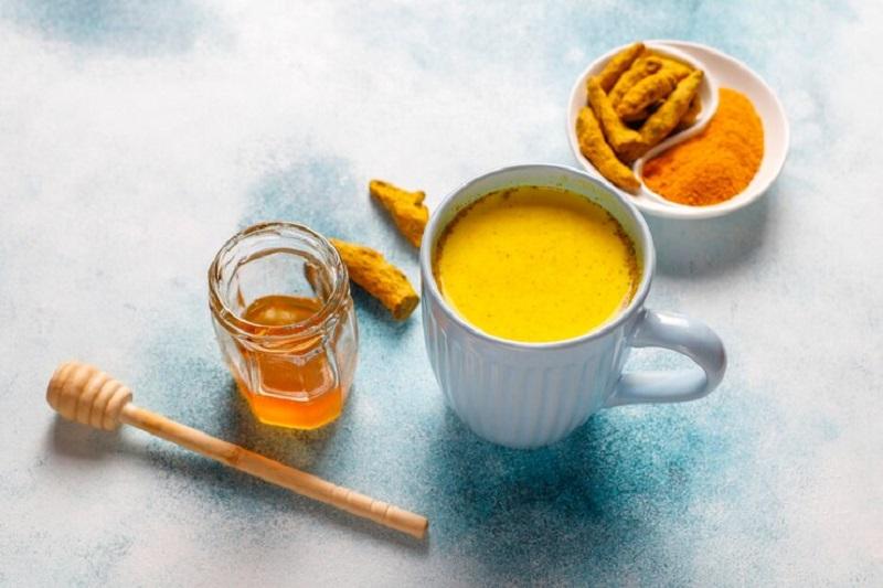 Uống Tinh Bột Nghệ Với Mật Ong