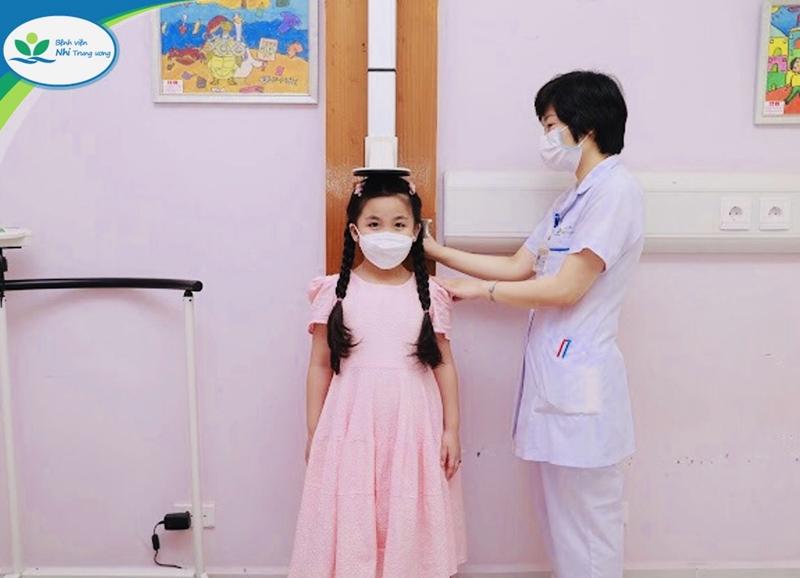 Hình ảnh minh họa trẻ chậm tăng trưởng chiều cao