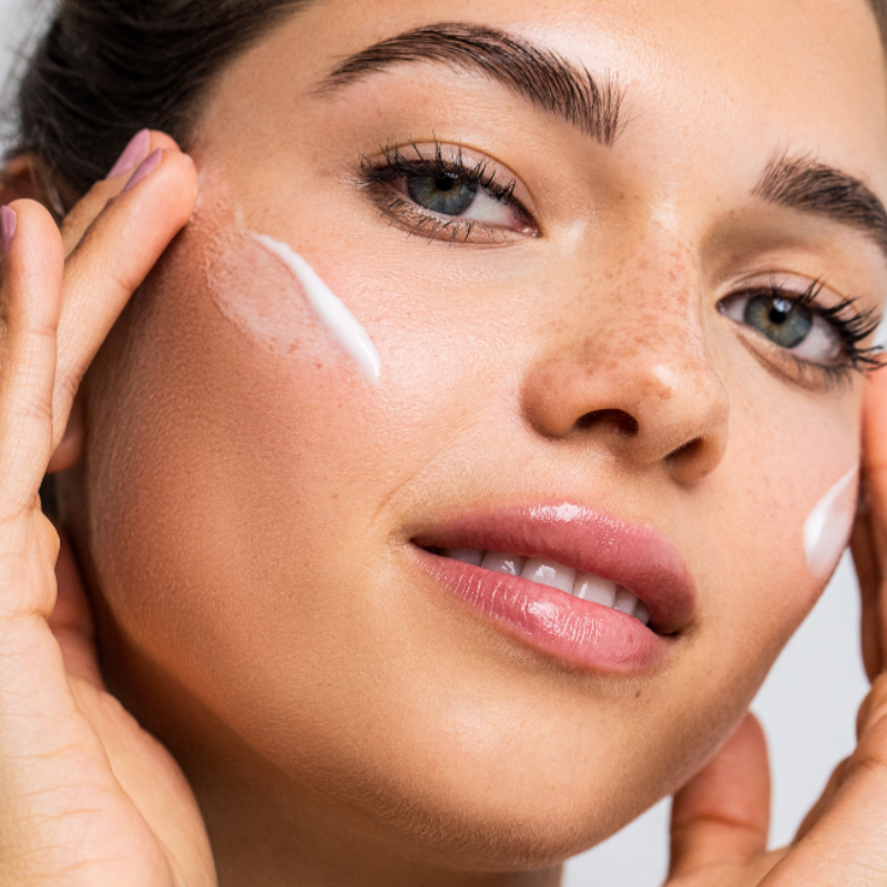 Chọn sản phẩm phù hợp cho da nhạy cảm và răng nhạy cảm là bước quan trọng để có vẻ đẹp và sức khỏe toàn diện mà không gây kích ứng hay tổn thương