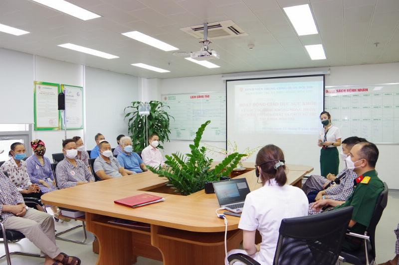 Minh họa nha sĩ đang khám hoặc tư vấn chăm sóc răng miệng cho bệnh nhân ung thư