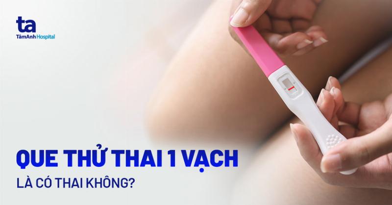 Hình ảnh một bác sĩ sản phụ khoa đang tư vấn cho bệnh nhân, biểu thị sự hỗ trợ chuyên môn khi gặp phải tình huống thử que 2 vạch không có thai.