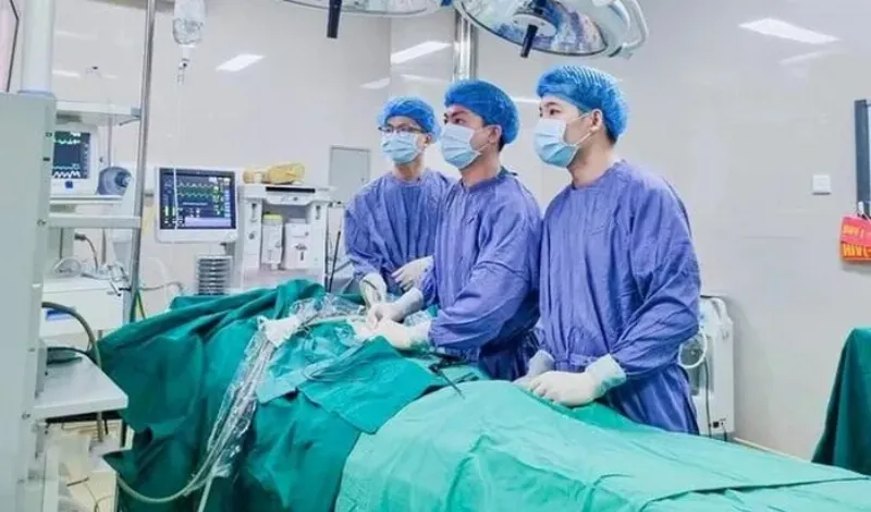 Minh họa vùng đau bụng dưới bên phải cần cảnh giác viêm ruột thừa