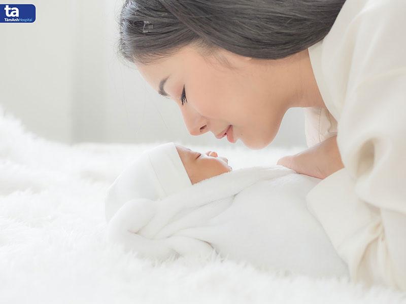 Cac dau hieu san dich bat thuong can chu y nhu mui hoi, mau la, hoac ra nhieu dot ngot