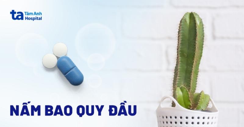 Hình ảnh bao quy đầu và quy đầu nam giới bị viêm đỏ tươi, có mụn nước nhỏ do nấm Candida.