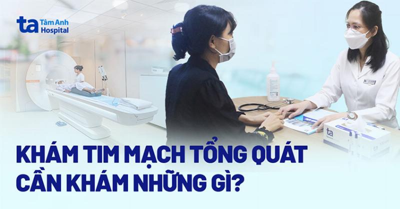 Bệnh nhân đang được bác sĩ chuyên khoa tim mạch thăm khám và tư vấn về tình trạng van tim