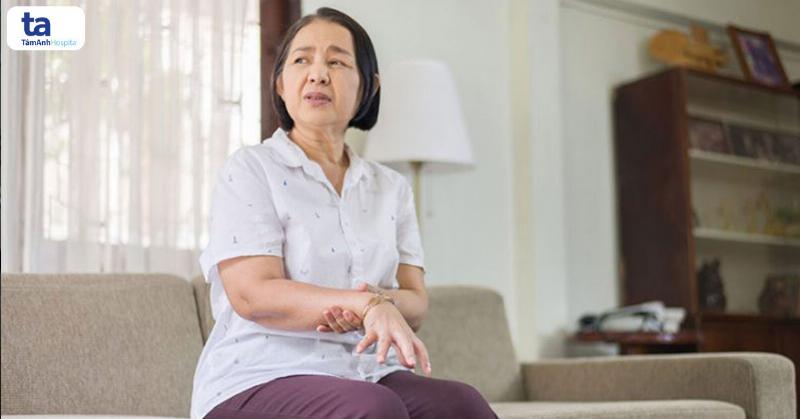Tê Chân Tay Hay Xảy Ra: Thực Sự Là Thiếu Chất Gì Khiến Cơ Thể “Kêu Cứu”?