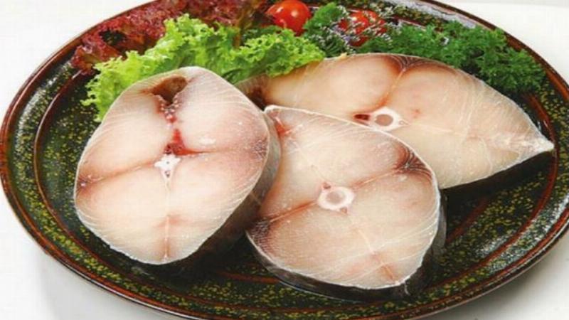 Bộ sưu tập các thực phẩm được cho là lợi sữa như yến mạch, các loại đậu, rau xanh đậm, hạt ngũ cốc