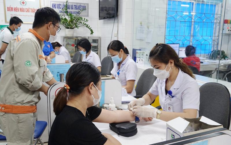 Các triệu chứng có thể gặp khi chỉ số urea máu tăng cao, đặc biệt liên quan đến suy thận