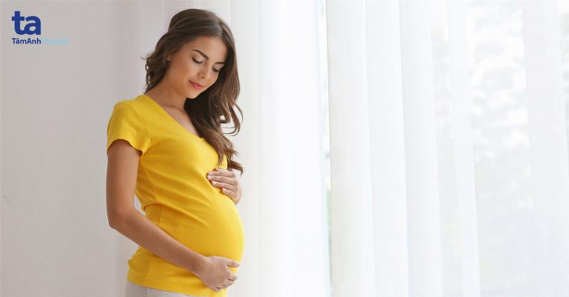 Minh họa hiện tượng vỡ ối, một dấu hiệu quan trọng sắp sinh trong vài giờ