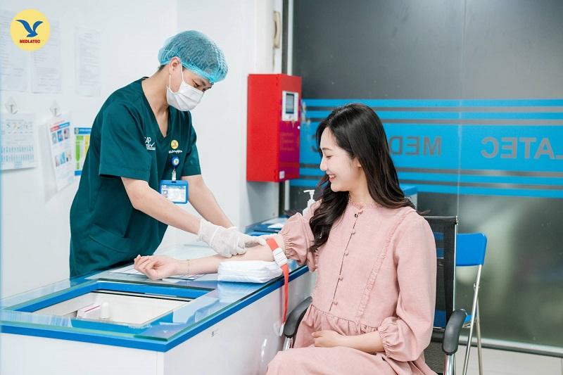 Xét nghiệm máu Beta-hCG giúp biết bao lâu mới biết có thai sớm và chính xác nhất