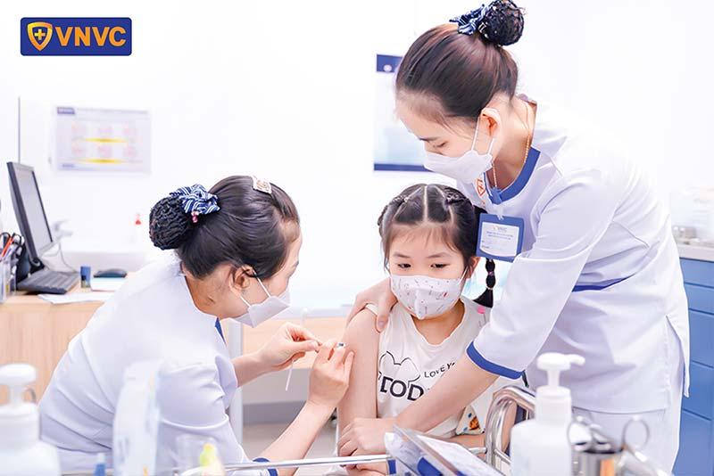 Tầm quan trọng của việc theo dõi và ghi lại diễn biến khi bé bị sốt