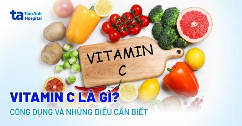 Hình ảnh nhiều vỉ thuốc và một viên Vitamin E, thể hiện sự tương tác giữa Vitamin E và các loại thuốc khác