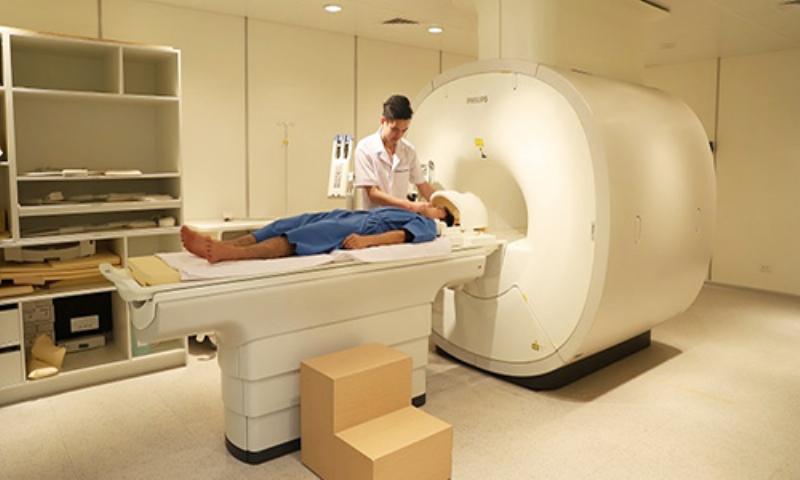 Hình ảnh MRI tuyến tụy với độ phân giải cao, cho thấy chi tiết mô mềm và ống tụy.