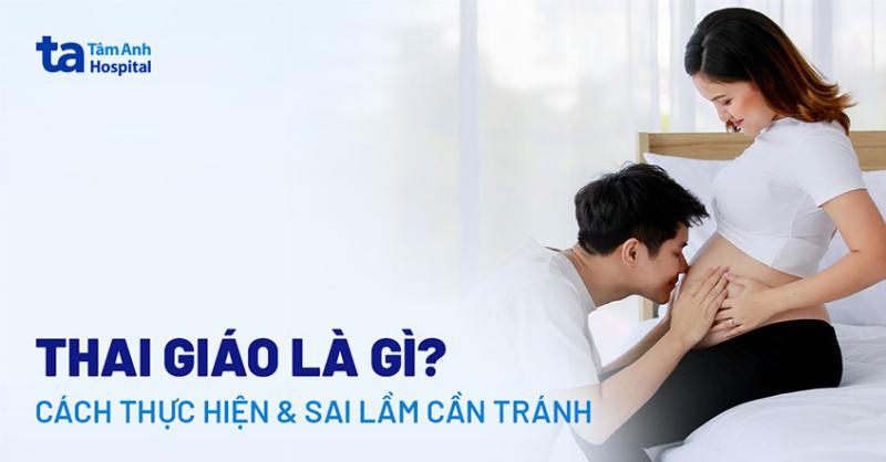 Hình ảnh mẹ bầu thư giãn, đọc sách, cho thấy tầm quan trọng của sức khỏe tinh thần mẹ đối với thai nhi