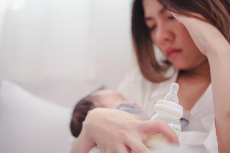 Quá trình phục hồi cơ thể sau sinh mổ, bao gồm vết mổ và tử cung co hồi, trong giai đoạn hậu sản sau sinh mổ