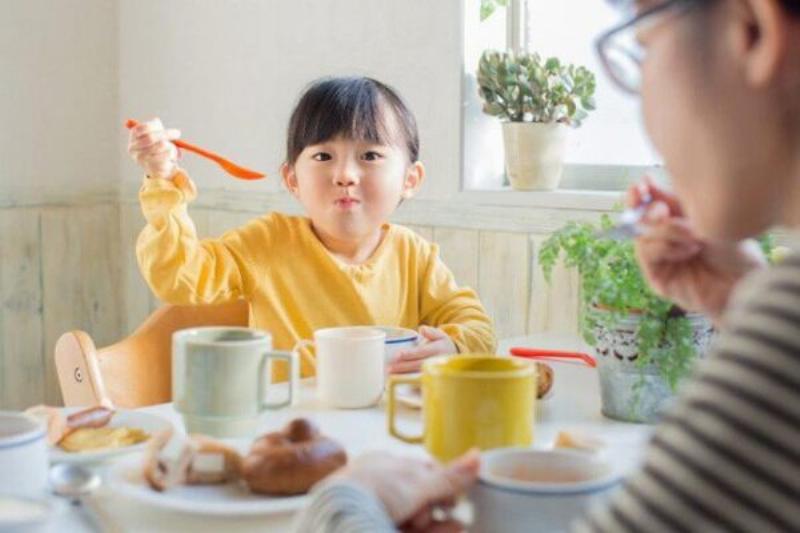 Minh họa mối liên hệ giữa sức khỏe răng miệng và hệ tiêu hóa.