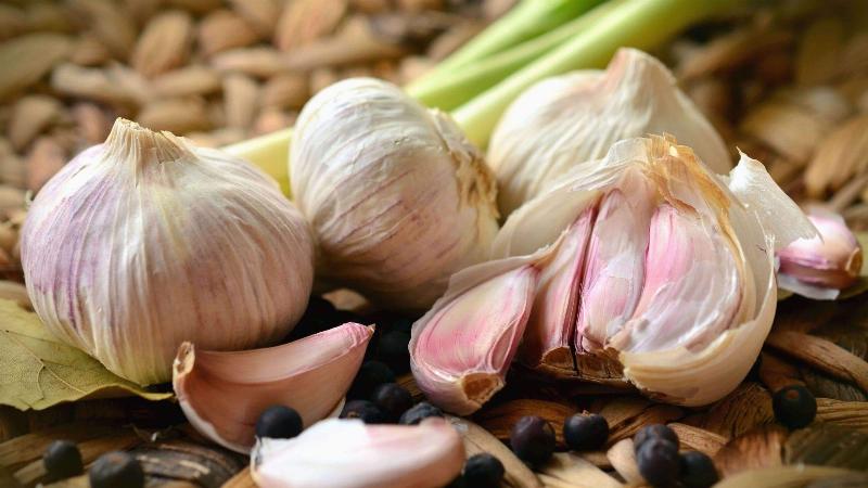 Cách trị mụn cóc ở chân: Chuyên gia giải đáp A-Z giúp bạn thoát khỏi phiền toái