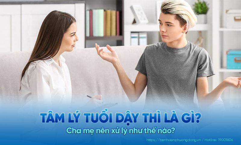 Chuyên gia tâm lý đang tư vấn cho bạn trẻ về các vấn đề tâm lý tuổi dậy thì